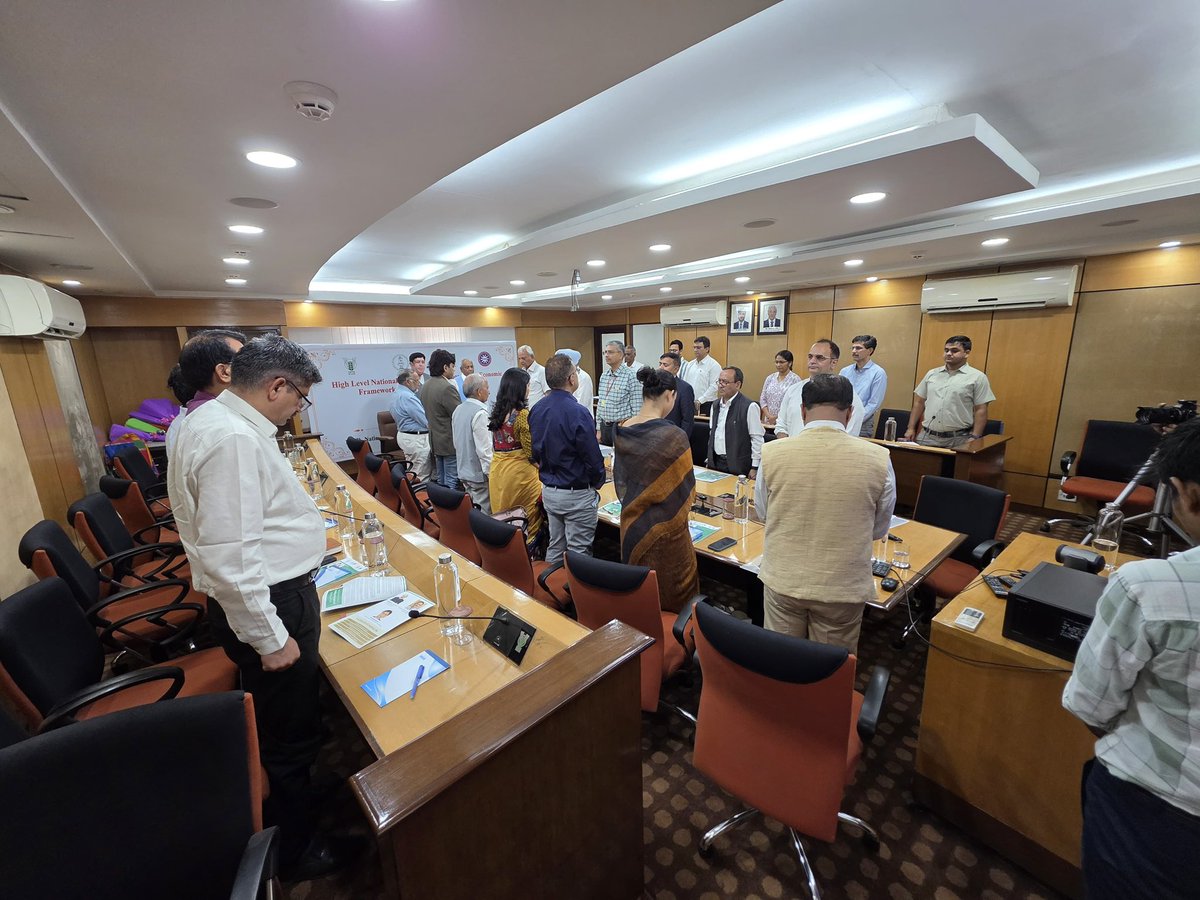 सहकारी वस्तु एवं आर्थिक क्षेत्रों के माध्यम से सहकारी आर्थिक ढांचे पर उच्च स्तरीय राष्ट्रीय गोलमेज बैठक की शुरुआत में पहलगाम में आतंकी हमले में जान गवाने नागरिकों की आत्माकी शांति के प्रार्थना की।

ॐ शांति शांति शांति:

📍ICAR, नई दिल्ही