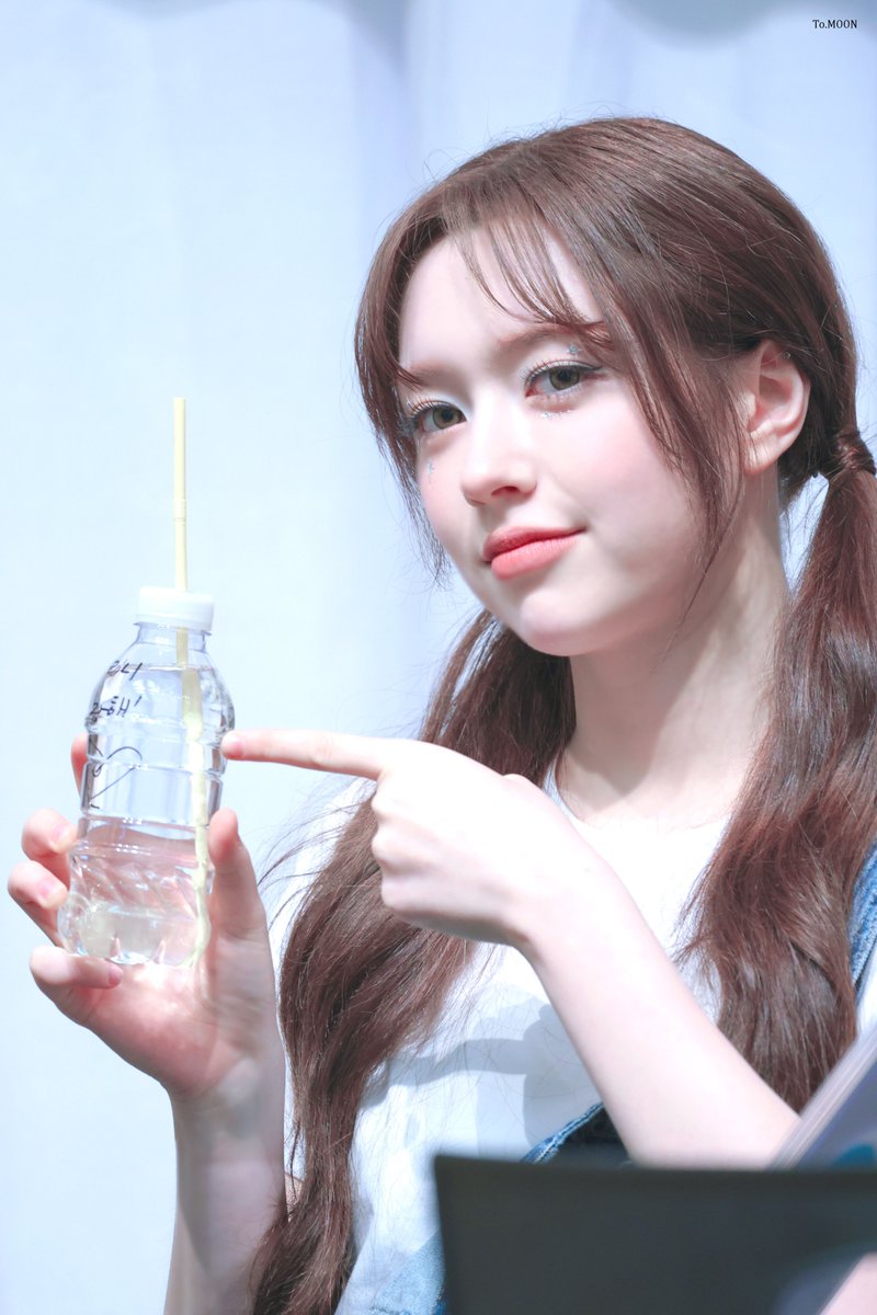 250503 muvve FAN SIGN 

#FIFTYFIFTY #CHANELLE #CHANELLEMOON #피프티피프티 #문샤넬
