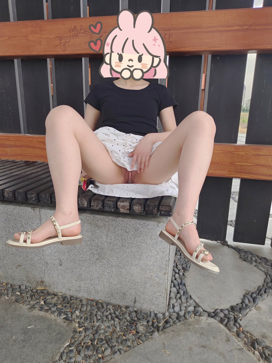 记录！
媳妇人生中首次露出，相当刺激的体验，图四拍着拍着流水了🤣
投稿@luchu888 #露出女友 https://t.co/rcDeQhcmXR