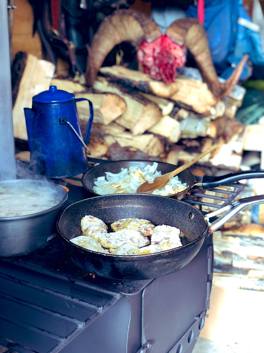 LoewenBehold's tweet photo. What’s your Favourite food? And why?
#dallsheep #guidelife https://t.co/RH9IpnpKSF