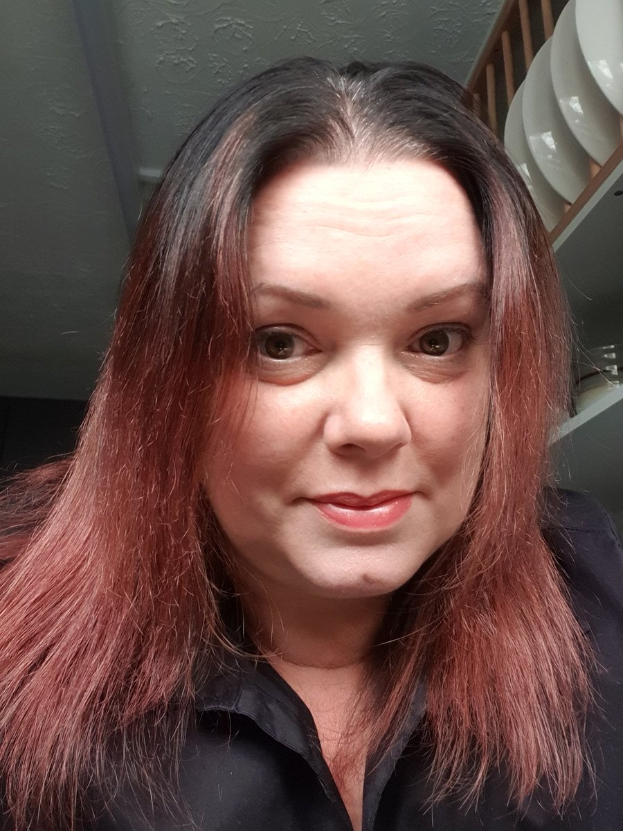 Good morning glitter bugs and its titillating Tuesday 🙇‍♀️🙇‍♀️and another day working 😫😫