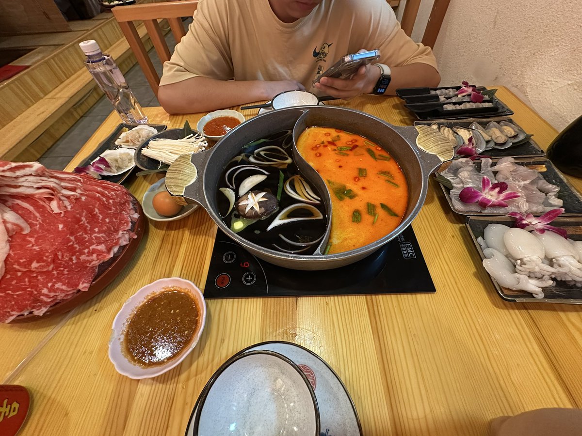 Life is overeating😋（ gnaw, gnaw, gnaw, gnaw）