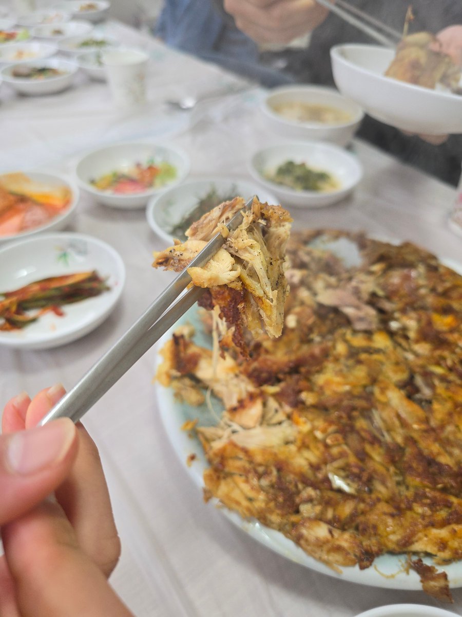 노들 (촌)닭양념구이
닭요리의 세계는 증말 무궁무진하구만요 ㅎㅎ🤤
백숙도 맛나고 닭죽도 맛났지만 사진은 신기한 요것만 찍엇.. ㅋㅋ
