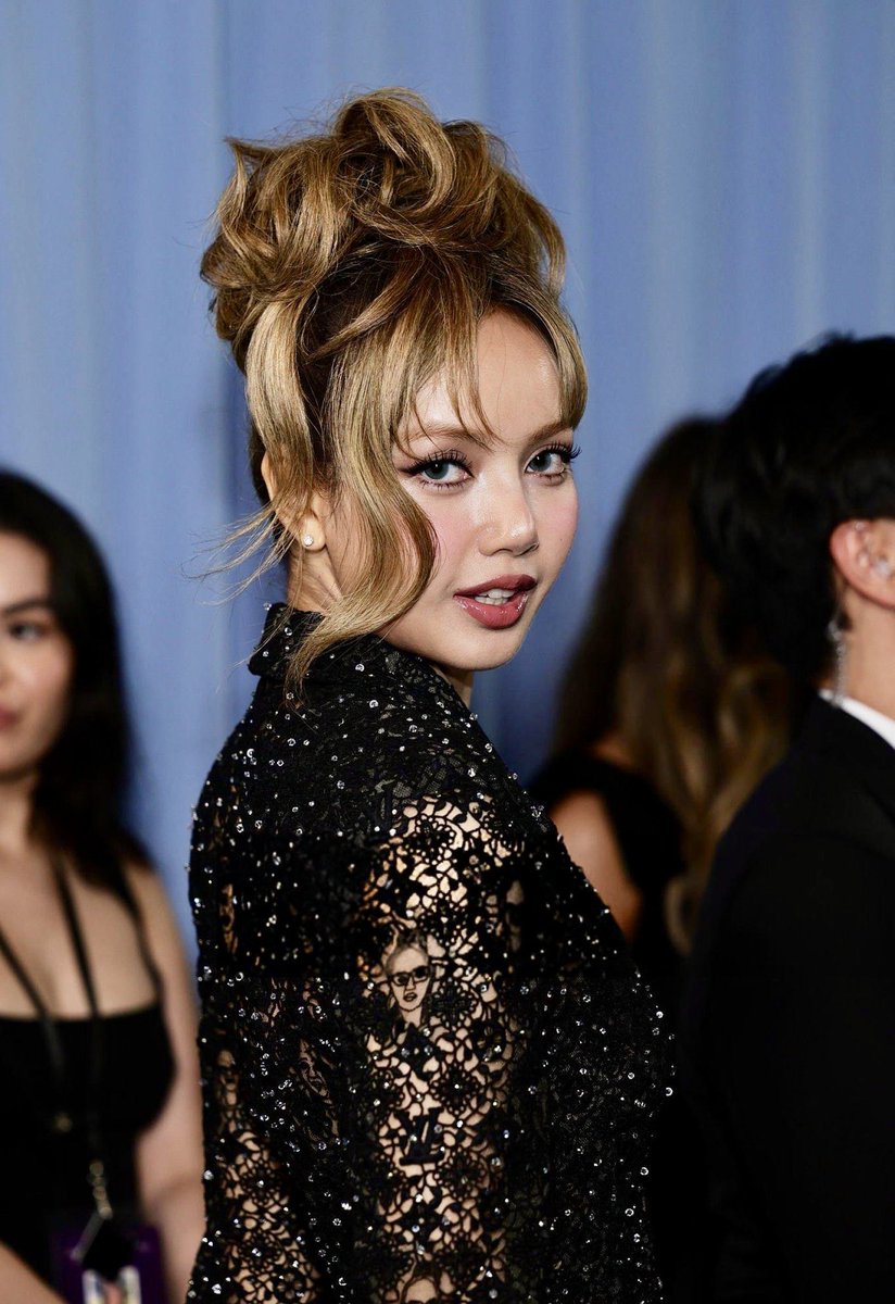 LiliesHome_'s tweet photo. -Thread for engage #LISA Met Gala 2025

Please engage link below
(Like, share, comment and repost)

LISA MET GALA DEBUT
#LISAxMetGala2025
#MetGala #MetGala2025
@wearelloud @LouisVuitton 
🧁💎 https://t.co/fkY9xztRlG