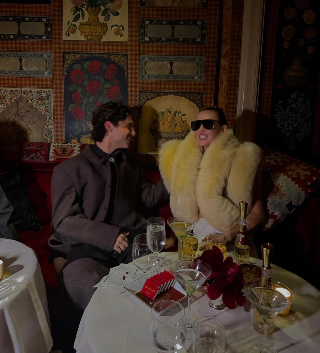 MileysCyrusNews's tweet image. Miley Cyrus with Humbe (Mexican Singer) tonight at #MetGala After Party.