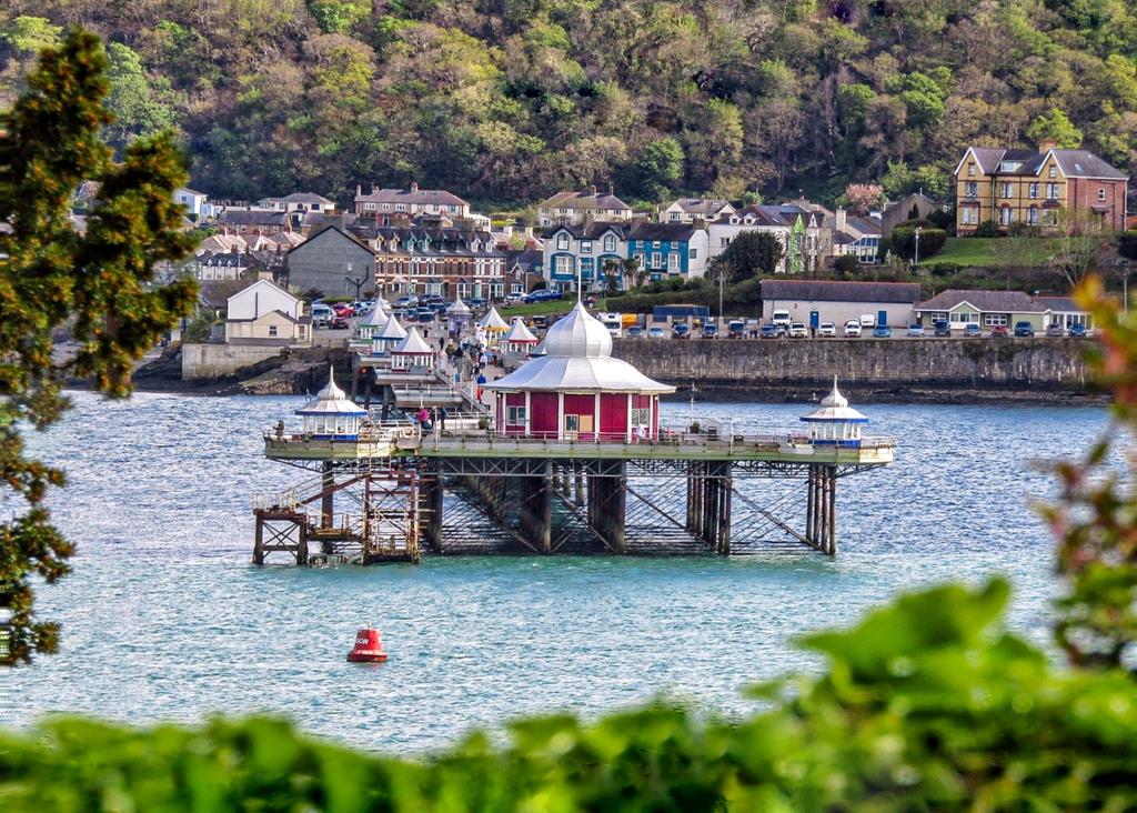 It's Your Wales (@itsyourwales) on Twitter photo 'A Colourful Pier', Garth Pier, Bangor, Courtesy
<a href="/madmaz2112/">Marilyn E Williams</a> #Wales #WelshPassion 'A Colourful Pier', Garth Pier, Bangor, Courtesy
<a href="/madmaz2112/">Marilyn E Williams</a> #Wales #WelshPassion