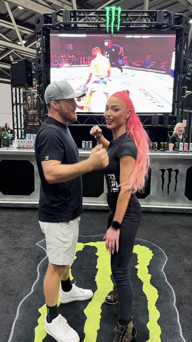 Who you got?!😝 <a href="/Justin_Gaethje/">Justin Gaethje 🇺🇸</a> 
<a href="/MonsterEnergy/">Monster Energy</a> <a href="/ReignBodyFuel/">Reign Body Fuel</a> <a href="/ufc/">UFC</a>