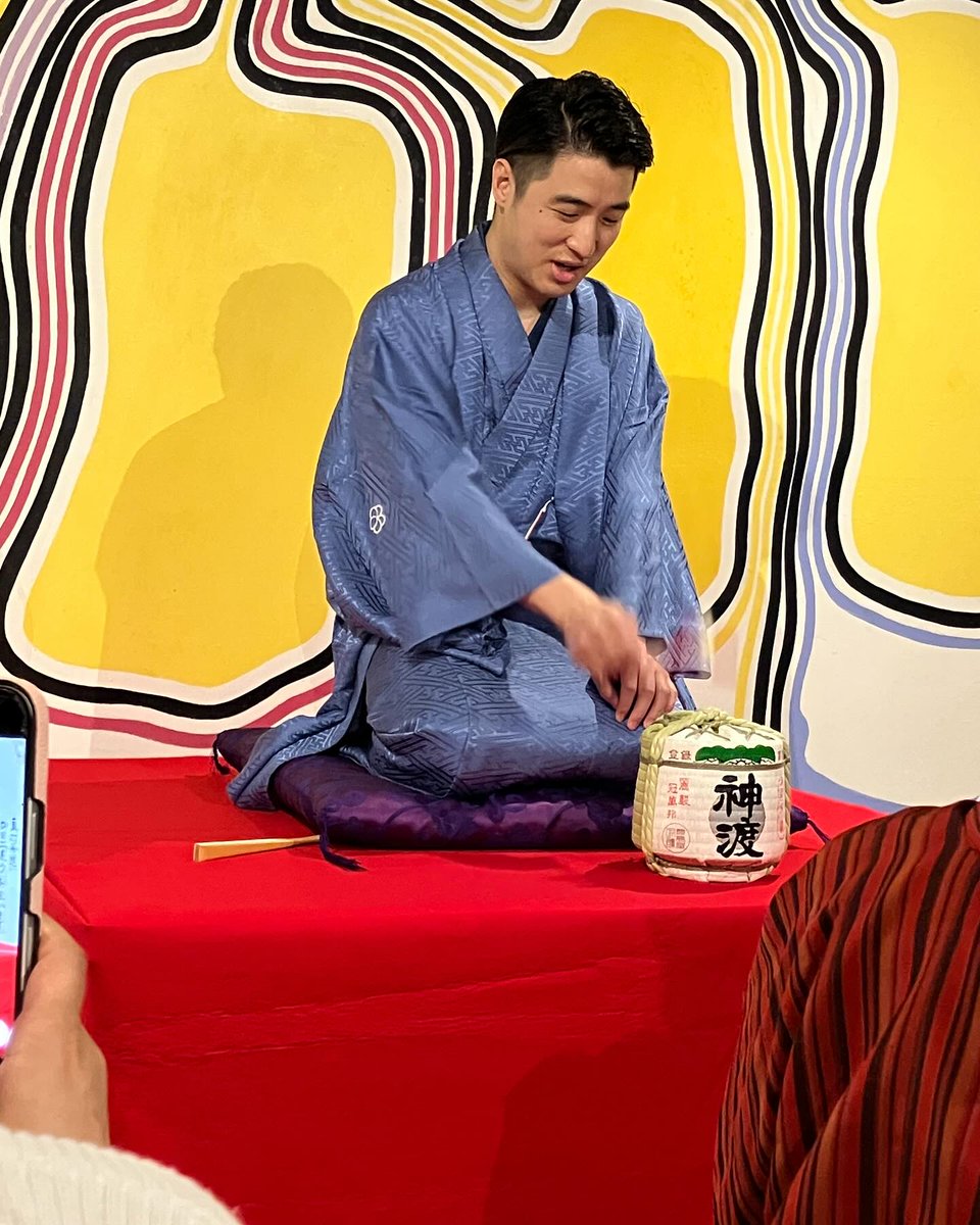 shukiou's tweet photo. 昨夜はこちら!
『林家木久彦独演会 with 達兄バー@入谷SOOO dramatic!』
満席御礼!
ありがとうございました!
#林家木久彦 #林家木久彦師匠
#三遊亭歌きち
#達兄バー #入谷 #sooodramatic
#独演会 #mikibar #落語 #日本酒
#新聞記事 #禁酒番屋 #幾代餅 https://t.co/1umIFRcLFR