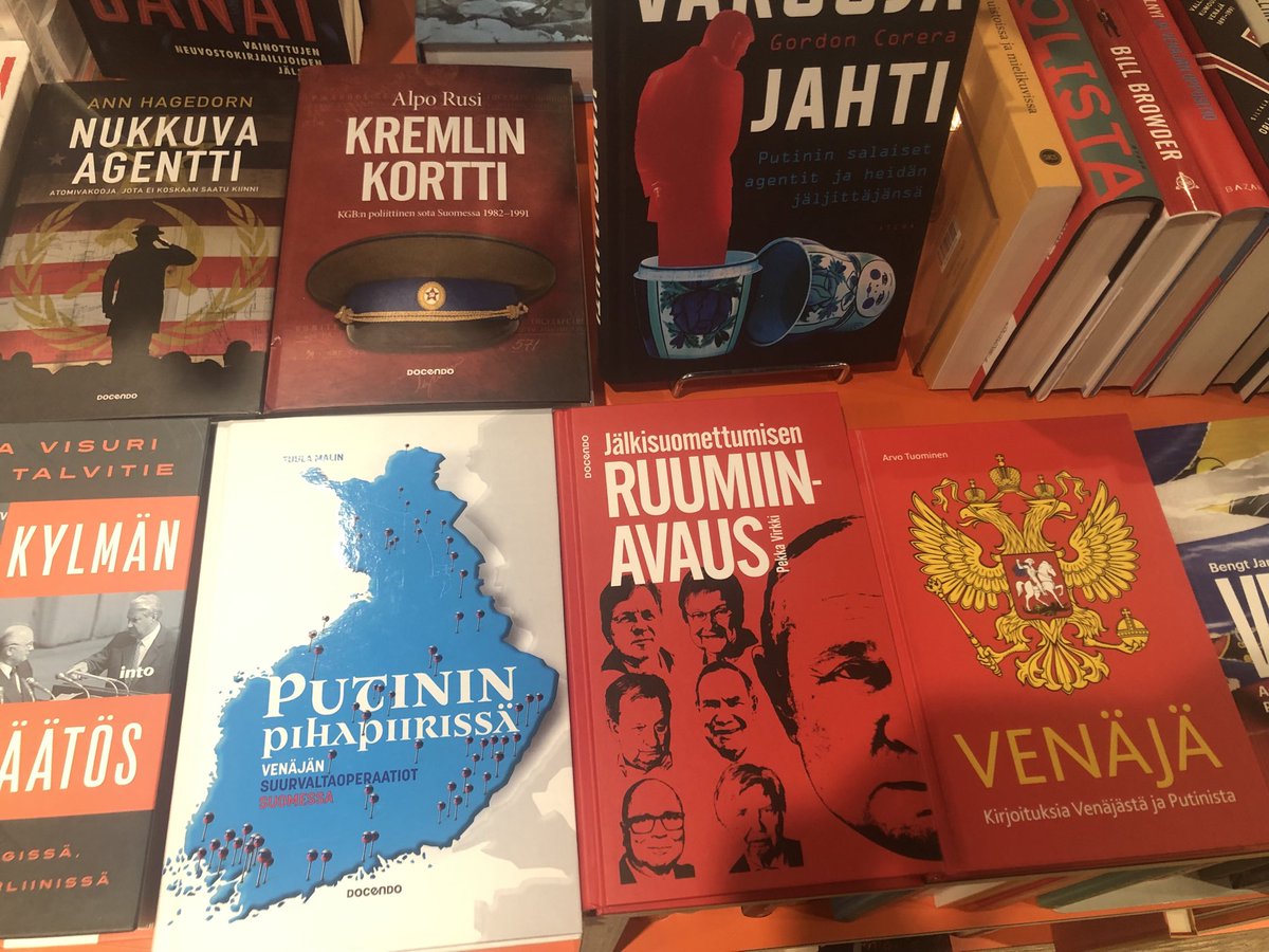 Ilta-Sanomissa oli hyvä juttu Kimmo Kiljusen Venäjä-yhteyksistä.

Nyt olisi toivottavaa, että eri mediat avaisivat myös muiden 🇫🇮-päättäjien itäkontakteja, joita kyllä riittää vuosikymmenten ajalta.

Kuvassa näkyvien kirjojen avulla voi päästä alkuun.

docendo.fi/kirjat/jalkisu…