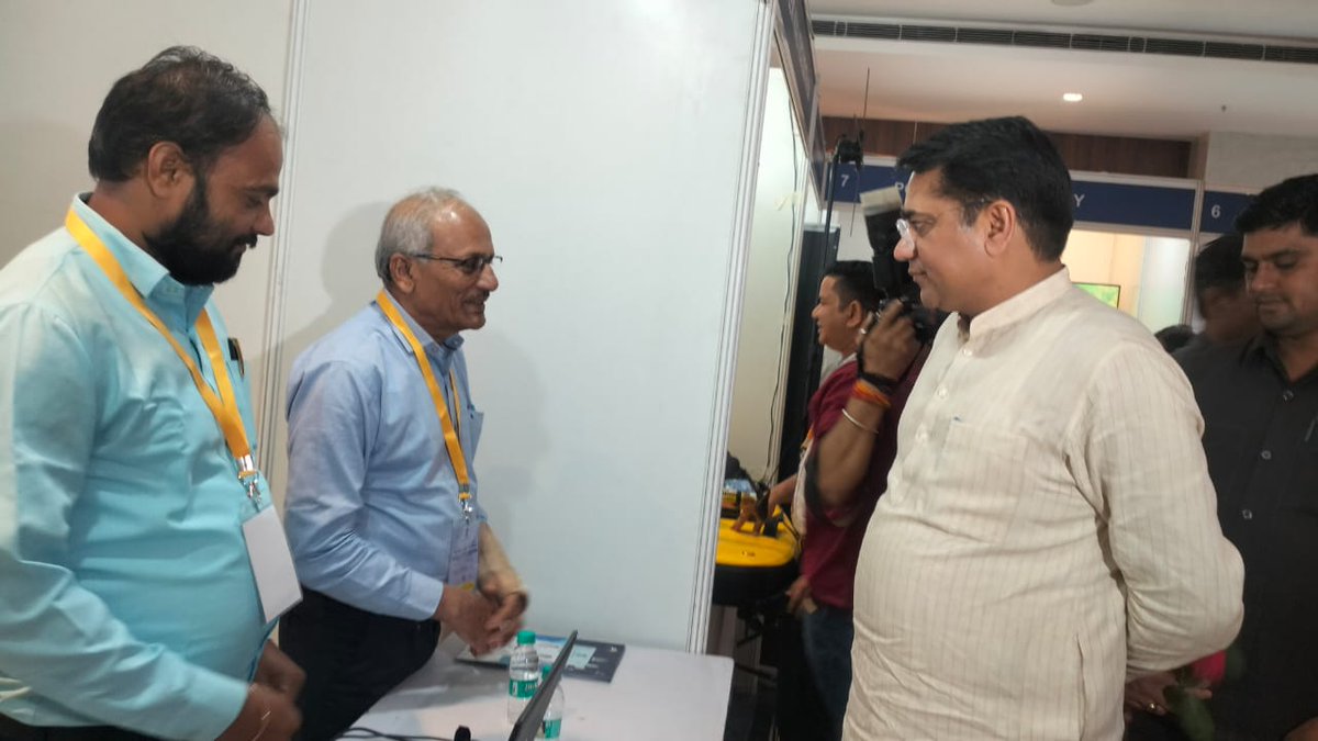 Raghujat0's tweet photo. राजस्थान सरकार में जल संसाधन मंत्री एवं पुष्कर स�� भाजपा विधायक श्री सुरेश सिंह रावत जी को जन्मदिवस की हार्दिक बधाई एवं शुभकामनाएं। 
@SureshRawatIN https://t.co/Nbv5g6i6Vx