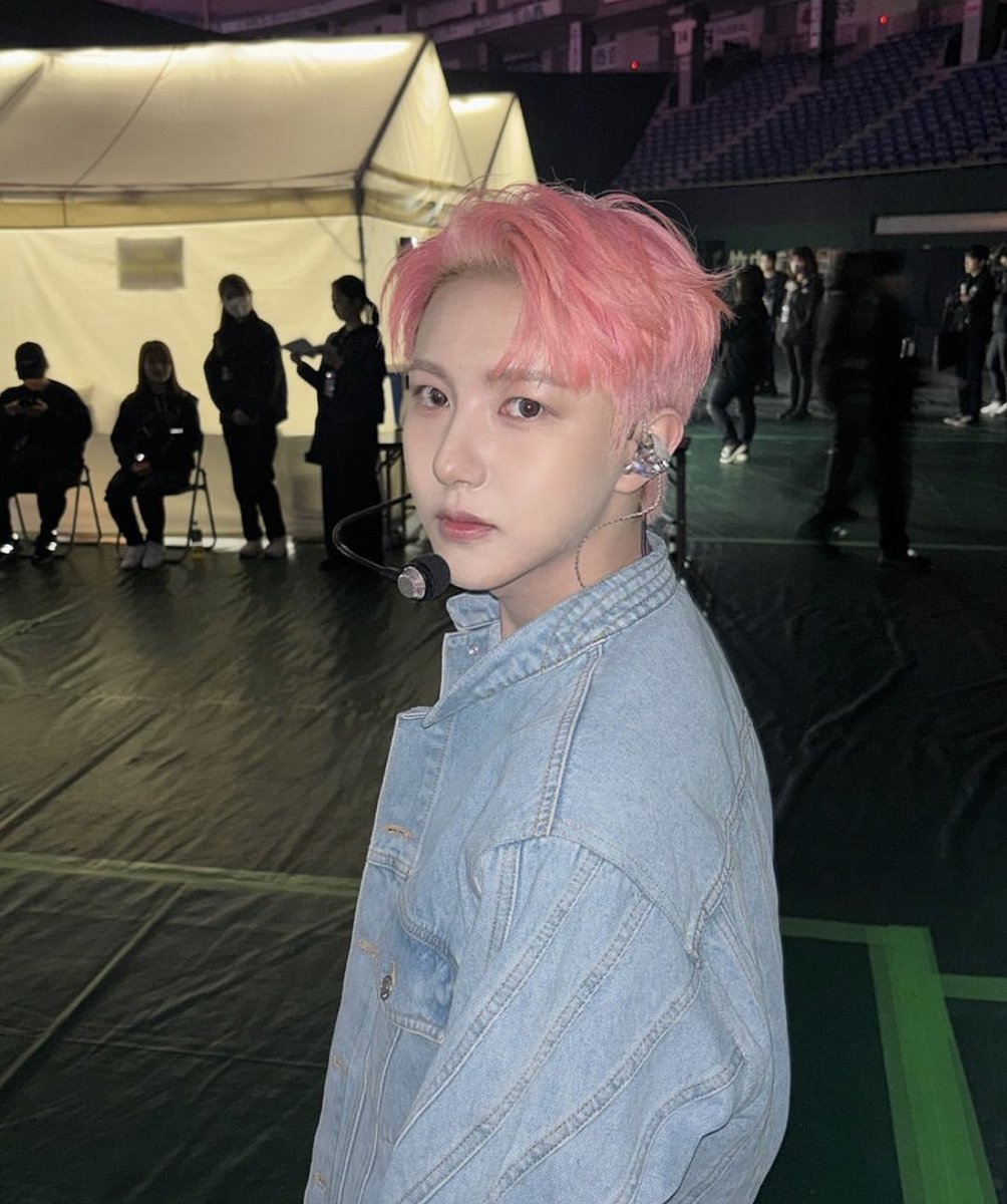 renjuns323's tweet photo. i hope the pink hair lasts forever 🎀💓🌸 https://t.co/XLLmk3exZl