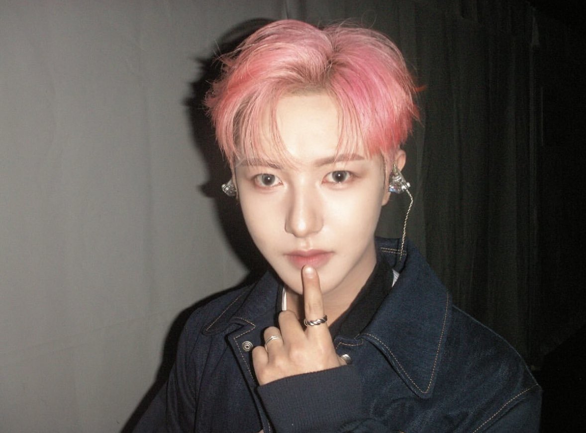 renjuns323's tweet photo. i hope the pink hair lasts forever 🎀💓🌸 https://t.co/XLLmk3exZl