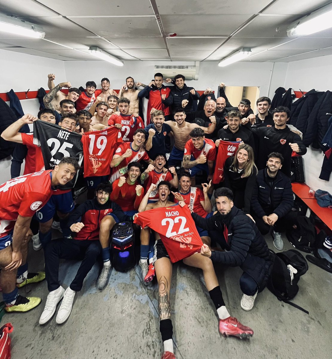 smoriillas's tweet photo. Trabajo, compromiso y humildad.
¡Preparados para el PLAYOFF a 2ª RFEF! https://t.co/QeHBY6NlRx