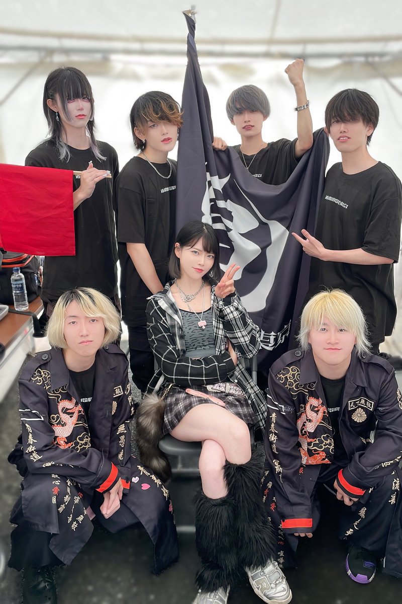 KAGEKIHA_DENNO's tweet photo. ぽにょ皇子with過激波電脳東京⚡️
肉フェスメインステージ無事終了！！！

雨にも負けず大所帯で参戦しました！！
盛り上がってくれてありがとうなぁぁぁ！！

 #肉フェス
#過激波電脳東京 https://t.co/qmHsLPeHAB