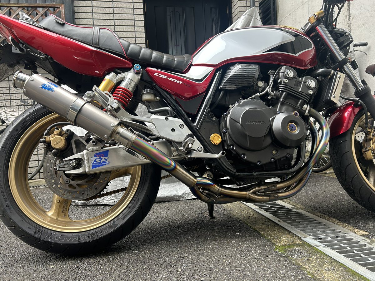ネジ硬すぎてちょっと苦戦したけど、とりあえず戻した