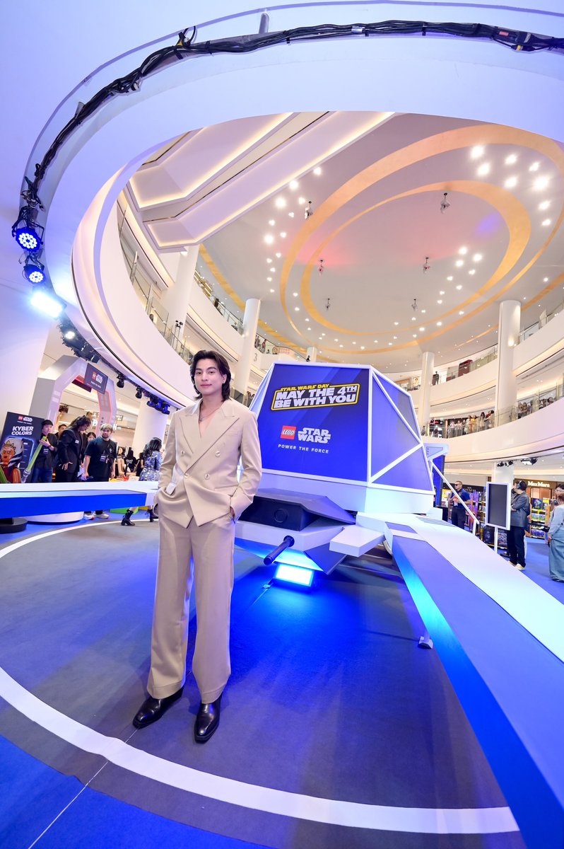 tb_entofficial's tweet photo. กลัฟ คณาวุฒิ ร่วมงาน "LEGO STAR WARS 2025 POWER THE FORCE" 

#LEGOTH #LEGOStarWars  #PowerTheForce 
#GulfKanawut
 @gulfkanawut https://t.co/CIs1N7znyr