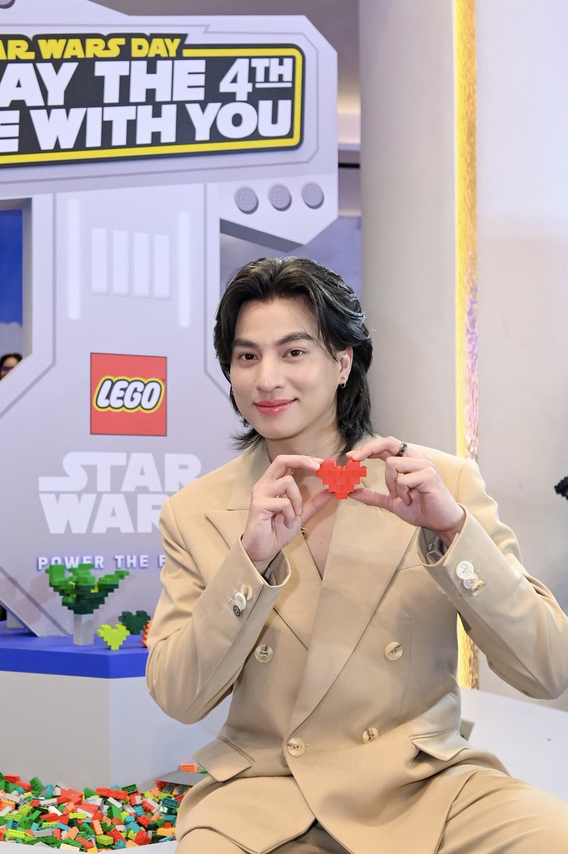 tb_entofficial's tweet photo. กลัฟ คณาวุฒิ ร่วมงาน "LEGO STAR WARS 2025 POWER THE FORCE" 

#LEGOTH #LEGOStarWars  #PowerTheForce 
#GulfKanawut
 @gulfkanawut https://t.co/CIs1N7znyr