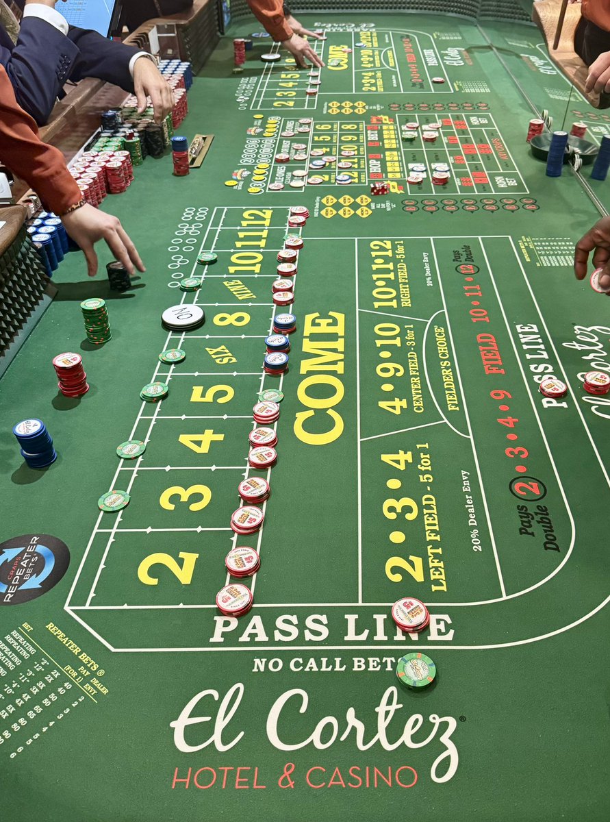 darrenmarble's tweet image. Proper crapless #craps table 😏

Hit repeating twos, threes, fours, elevens, and several hard tens. Plus the smalls! 🎲🎲

Lucky night shooting at El Cortez before our series premiers on 𝕏!