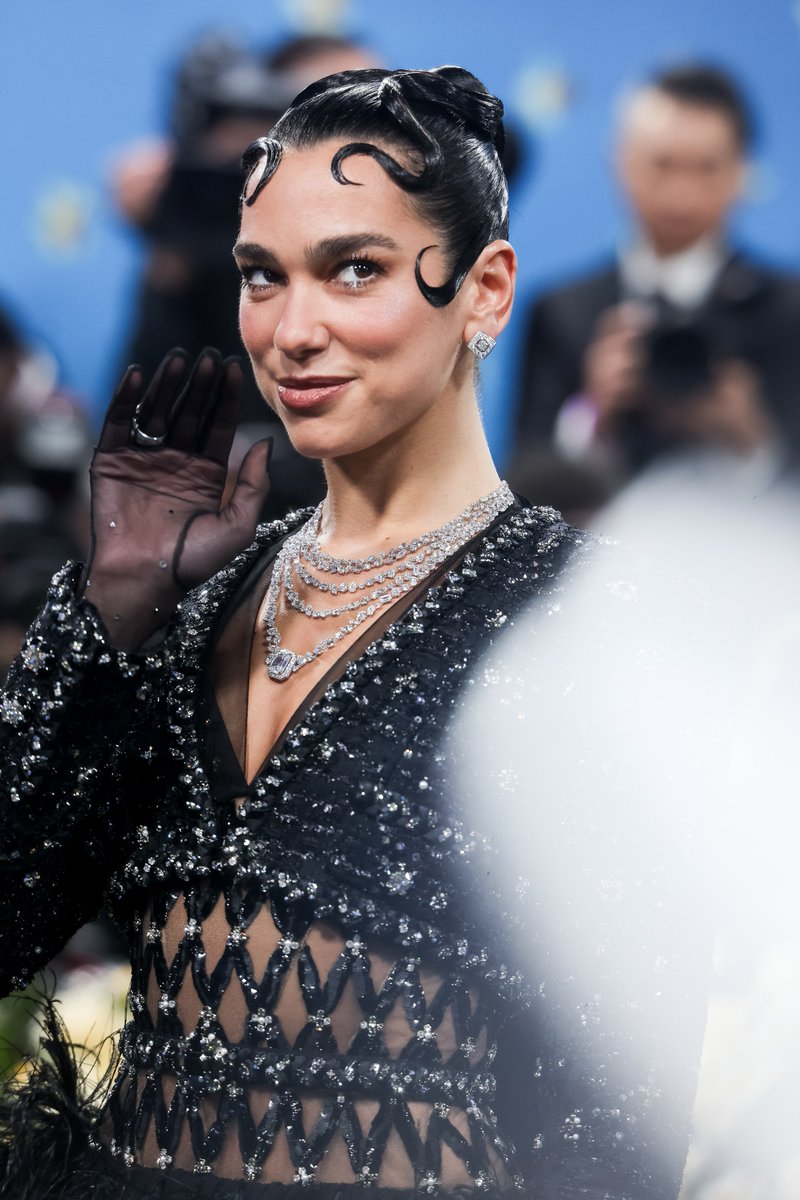 duadailycom's tweet photo. x331 HQs of Dua Lipa arriving at the Met Gala with Callum Turner #MetGala (May 5th, 2025)
https://t.co/KGnWyTDkVf https://t.co/yUQnD9ZxfD