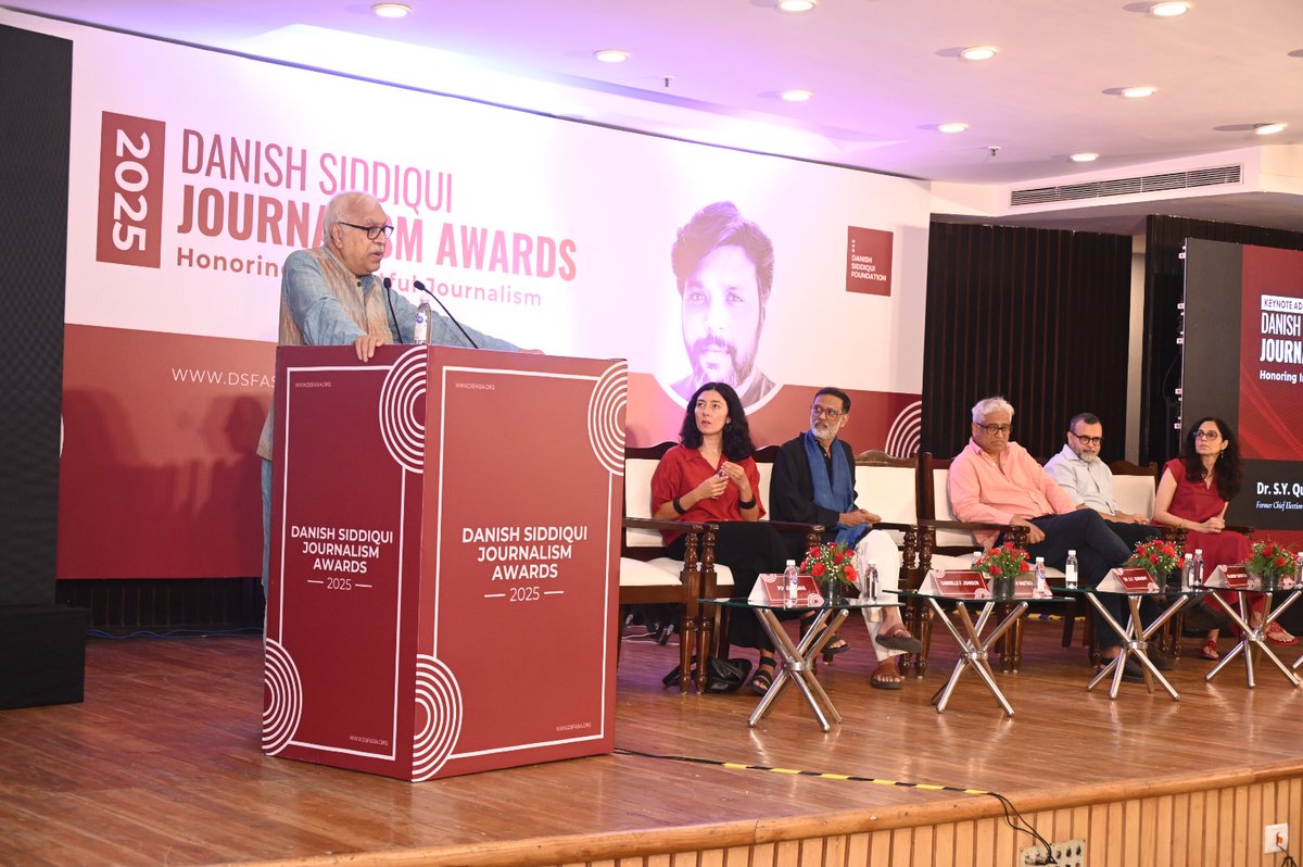 DSFAsiaOrg's tweet photo. An inspiring evening celebrating stories that matter. A heartfelt thank you to our esteemed Chief Guest, speakers, guest panelists, jury, and exceptional awardees for their invaluable contributions to journalism.

@DrSarvapriya  @jeegujja @meghnabali @saumyaphotos @_Vaishnavi_R  @DrSYQuraishi @sardesairajdeep @kishalay @vaishnaroy @gfonsecajohnson @ravishndtv @kapur_ritu
@BBCSanjoyM

#DSJA #danishsiddiqui  #journalism  #award  #photojournalism  #digitalmedia  #broadcastjournalism  #printjournalism  #courage  #integrity