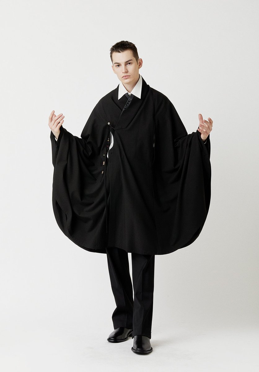 안녕하세요!
2025 텀블벅 프로젝트 천의무봉 한복케이프 [천의나래장옷 3세대]가 내일 5월 7일 수요일 마감입니다. 
많은 분들께서 후원과 성원해 주셨습니다. 진심으로 감사드립니다.
airbridge.tumblbug.com/id2tqc