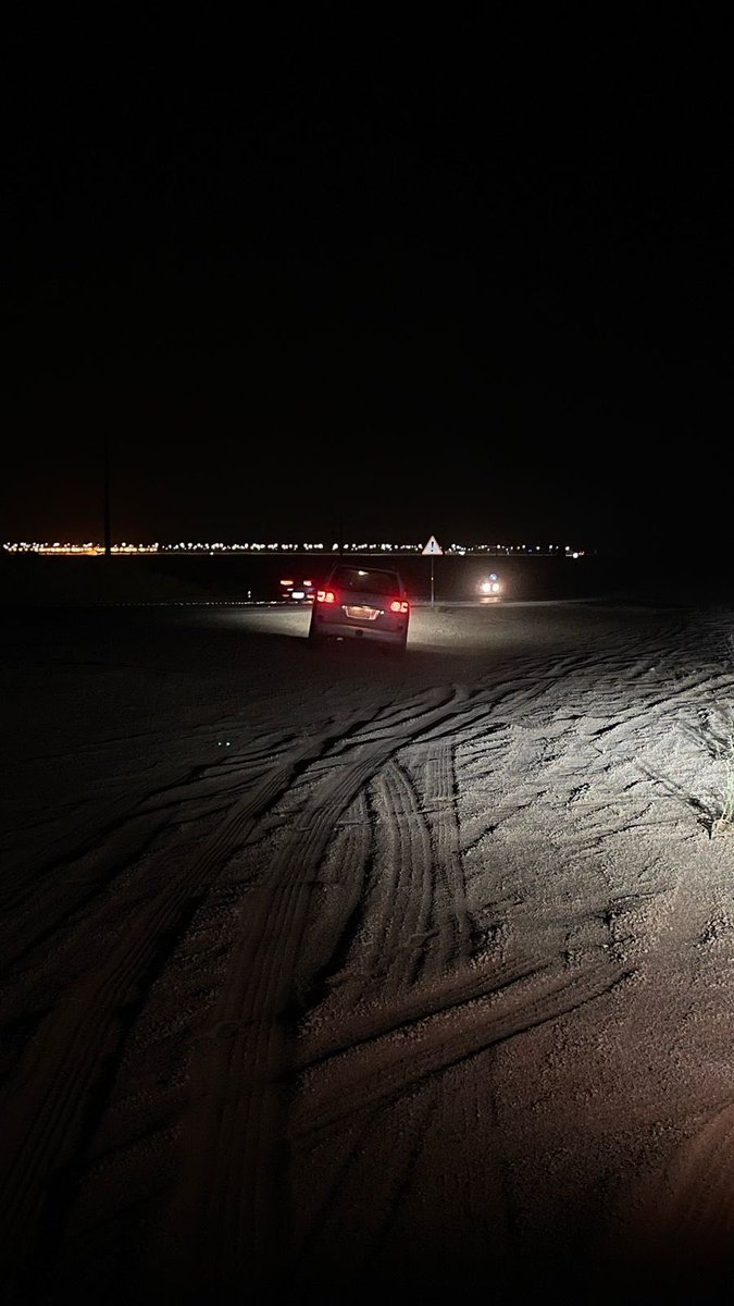 #فريق_أباالورود_التطوعي

التاريخ:الاثنين ٧/ ١١/ ١٤٤٦- ٥/ ٥/ ٢٠٢٥

الوقت:٧:١٥ ليلا

الموقع : النفود بالقرب من مركز #البعيثة

المهمة:تلقى الفريق بلاغا عن رجلين أحدهما كبير سن يستقلان سيارة من نوع ( لاندكروزر) علقت في الرمال

تم استخراج السيارة وتمت المهمة بنجاح ولله الحمد

#الأسياح