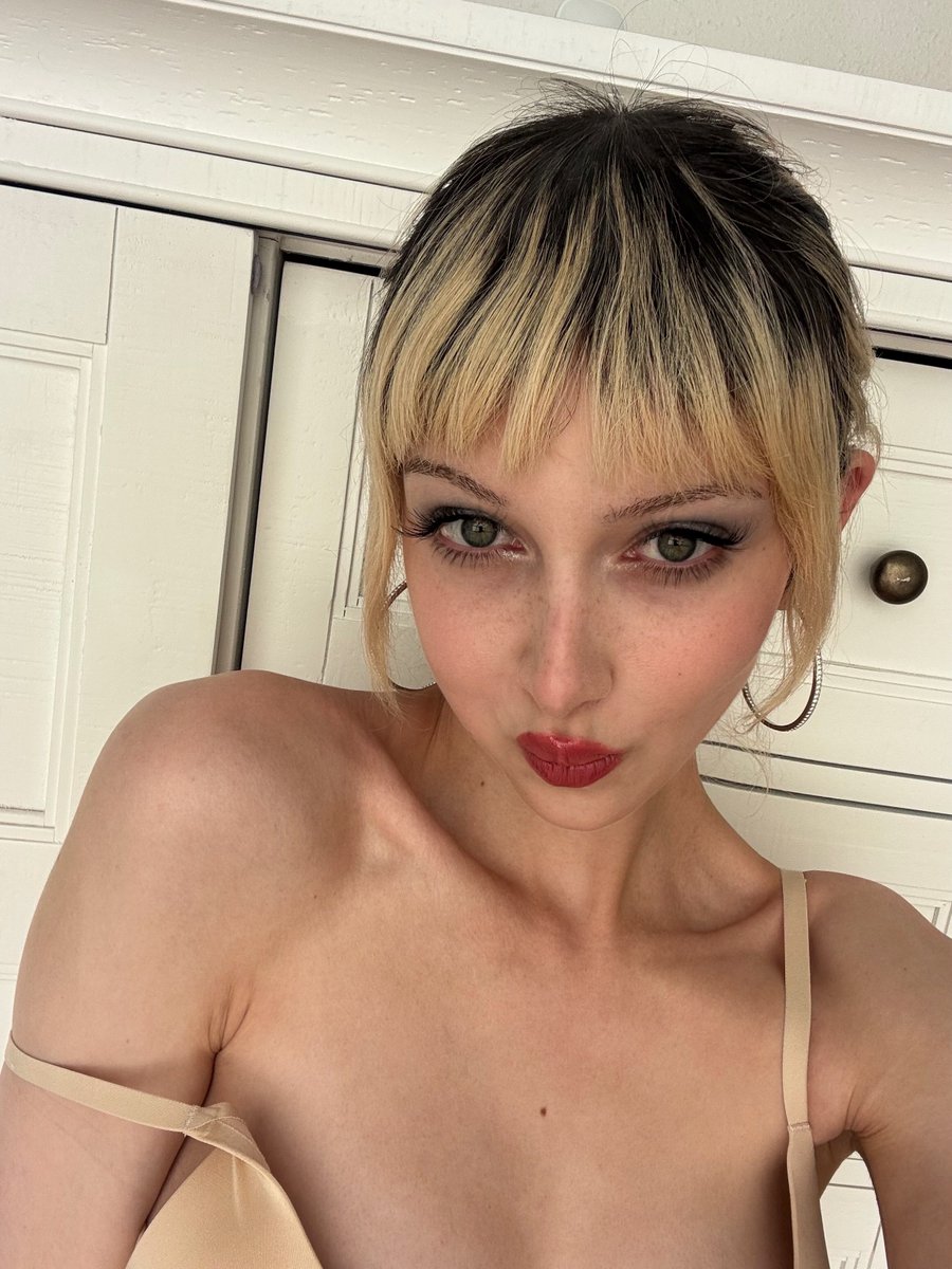 Princesssparts's tweet photo. If I looked like this in high school I would’ve dated myself https://t.co/L0qhtrxX3M