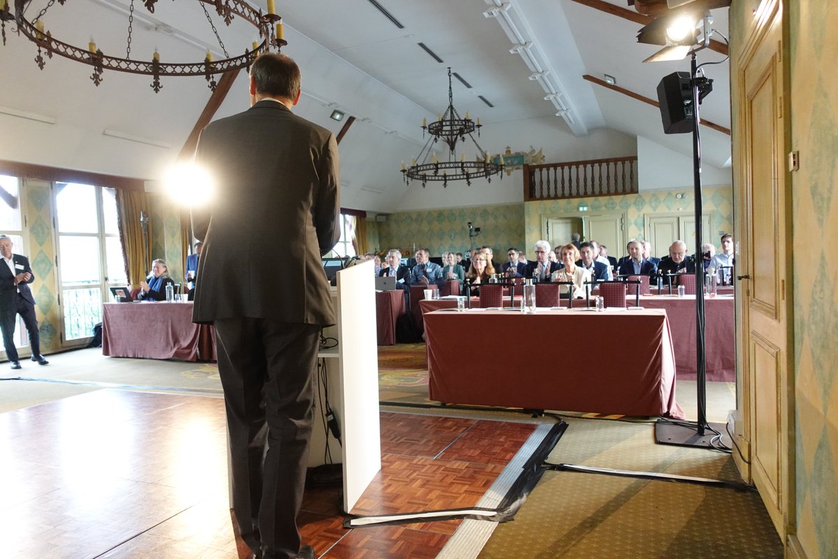 AFNET (@afnet_ev) on Twitter photo Prof. Paulus Kirchhof kicked off the day at the 10th #AFNET #EHRA Consensus Conference 2025 with a short opening speech. Looking forward to engaging discussions and inspiring talks in todays sessions. #Afib <a href="/EHRAPresident/">EHRAPresident</a> <a href="/escardio/">European Society of Cardiology</a> #H2020MAESTRIA #heart <a href="/H2020Maestria/">MAESTRIA EU H2020 project</a> Prof. Paulus Kirchhof kicked off the day at the 10th #AFNET #EHRA Consensus Conference 2025 with a short opening speech. Looking forward to engaging discussions and inspiring talks in todays sessions. #Afib <a href="/EHRAPresident/">EHRAPresident</a> <a href="/escardio/">European Society of Cardiology</a> #H2020MAESTRIA #heart <a href="/H2020Maestria/">MAESTRIA EU H2020 project</a>