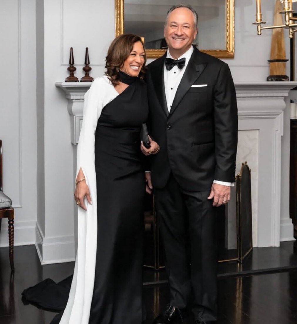 AuthorJoeNBrown's tweet image. Love Is Contagious. 
“Fear Is Contagious”
🗣️&quot;Courage Is Contagious&quot;
Kamala’s Smile Is Contagious
#MetGala2025 #Contagious #KamalaHarris #DougEmhoff