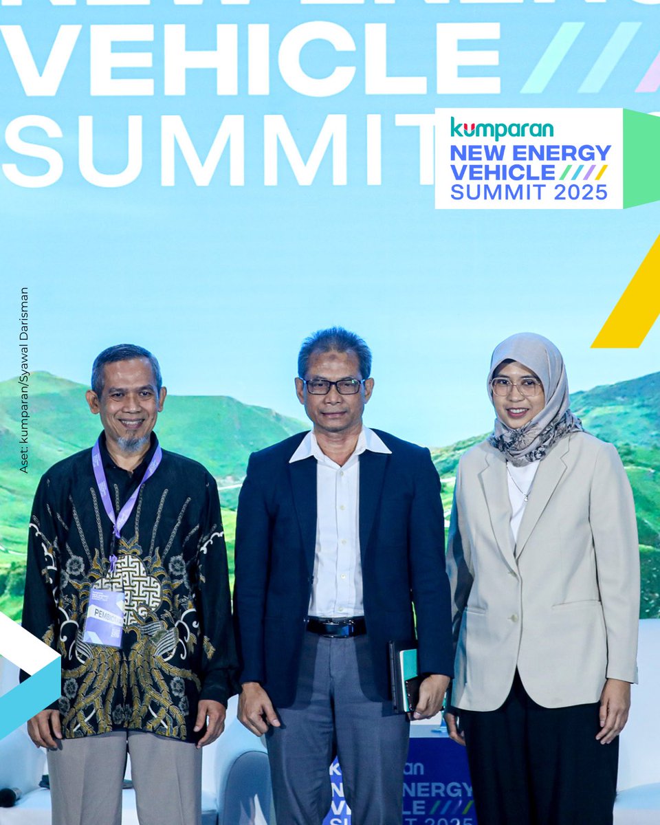kumparan's tweet photo. Dalam sesi ini, para pembicara mengupas bagaimana kesiapan industri dalam mendukung kendaraan berbasis energi alternatif, serta strategi nasional untuk membangun infrastruktur dan regulasi yang mendukung percepatan transisi energi.
#kumparancampaign #NEVSummit #am #galfot #newenergyvehicle #mobillistrik #ev #energiterbarukan #bicarafaktalewatberita #kumparan