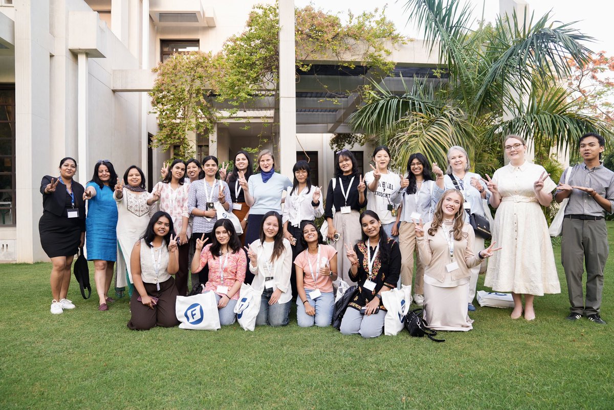 AustriainIndia's tweet photo. As part of German Girls’ Day 2025 👩🎓, we welcomed Girls Study Tour delegates at the Austrian Embassy 🇦🇹. Deputy Ambassador Dr. Gisela Kristoferitsch shared her diplomatic journey 🌍—an inspiring evening on leadership 👩💼 & global engagement ✨. #GermanGirlsDay2025 #FNFSouthAsia https://t.co/ycIlbxJG61