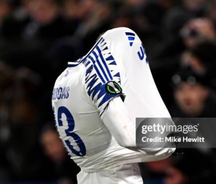 3) El hecho confirma que el futbolista mexicano promedio no tiene la educación y preparación suficientes para manejar la fama y el dinero en su profesión, creyéndose intocable y hasta inmortal. Conducir al doble del límite de velocidad exhibe su irresponsabilidad e ignorancia...