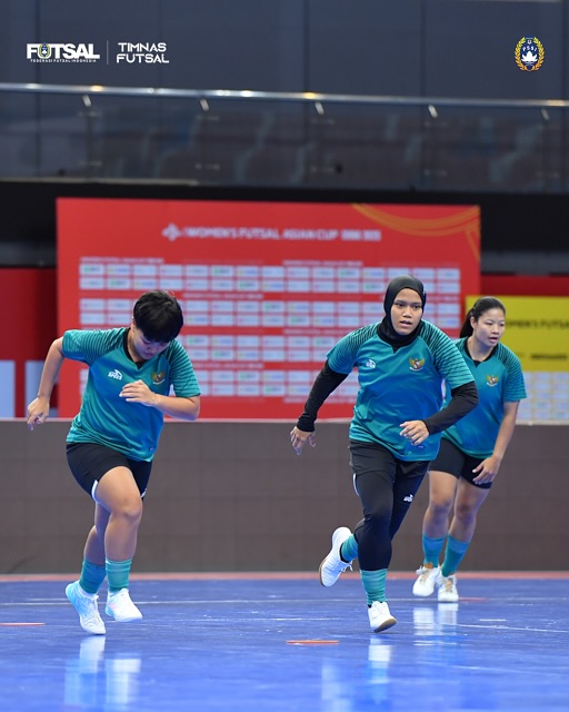 𝑶𝒇𝒇𝒊𝒄𝒊𝒂𝒍 𝑻𝒓𝒂𝒊𝒏𝒊𝒏𝒈 𝑮𝒂𝒓𝒖𝒅𝒂 𝑷𝒆𝒓𝒕𝒊𝒘𝒊 🦅🇮🇩

Skuad Timnas Futsal Putri Indonesia telah melakukan uji coba lapangan di Hohhot, China. Garuda Pertiwi akan mengawali laga AFC Women’s Futsal Asian Cup 2025 menghadapi Jepang.