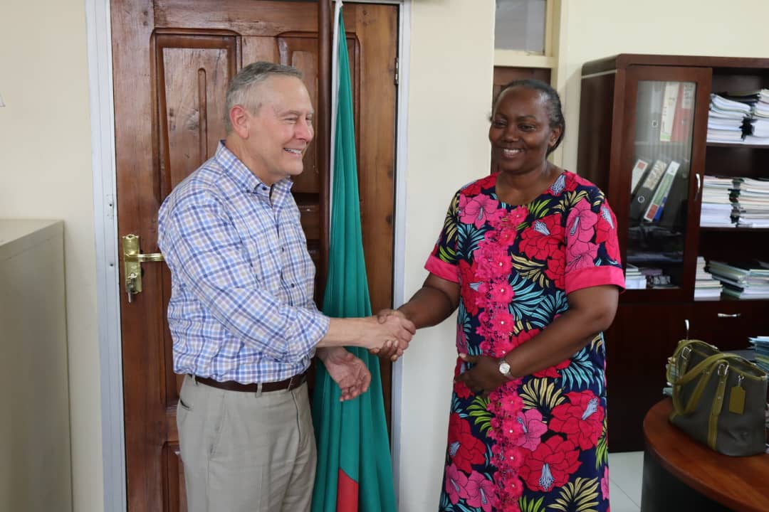 Both Ends Believing  has engaged MCDSS to explore collaborative efforts in addressing child trafficking and improving case management.
BEB’s International Vice President for Strategic Partnership, Mr. Frank Garrett, met with Ministry Permanent Secretary, Ms. Angela Kawandami.