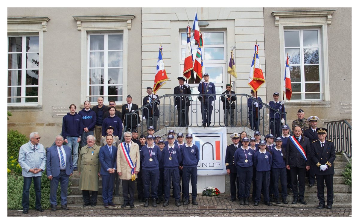 DSDEN de la Mayenne (@dsden53) on Twitter photo 🏃♂️🧭 Le #ChallengeMémoriel, version multisport du rallye citoyen, a réuni 9 équipes de lycéens : une course d’orientation sur la libération de la France 🇫🇷
Bravo à l’@AORM53, l’@ESIEA & aux partenaires pour ce bel élan de mémoire et de citoyenneté !
<a href="/DSDEN53/">DSDEN de la Mayenne</a> <a href="/acnantes/">Académie de Nantes</a> <a href="/FabienAudy/">Fabien Audy</a> 🏃♂️🧭 Le #ChallengeMémoriel, version multisport du rallye citoyen, a réuni 9 équipes de lycéens : une course d’orientation sur la libération de la France 🇫🇷
Bravo à l’@AORM53, l’@ESIEA & aux partenaires pour ce bel élan de mémoire et de citoyenneté !
<a href="/DSDEN53/">DSDEN de la Mayenne</a> <a href="/acnantes/">Académie de Nantes</a> <a href="/FabienAudy/">Fabien Audy</a>