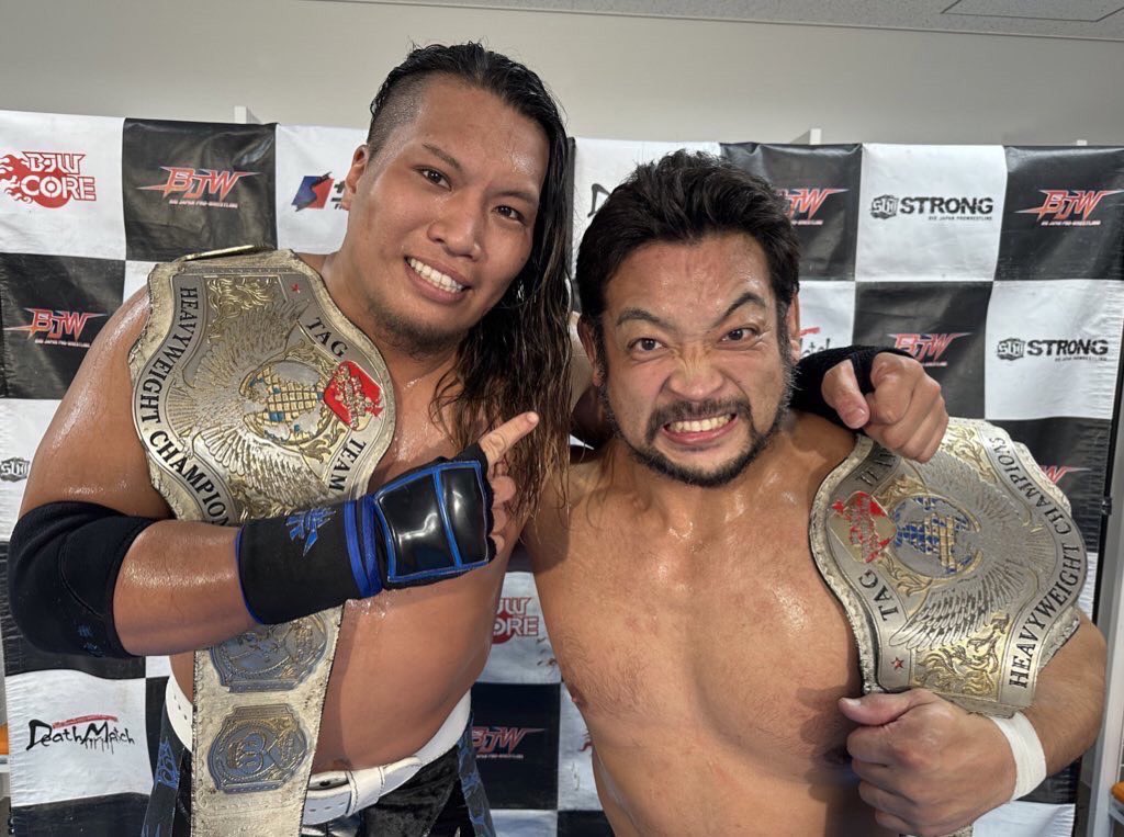 防衛✌️
大日本プロレス30周年。
時が経つのは早いですね。
僕自身、色々と考えさせられる大会となりました。
ありがとうございました😊
大ちゃんと撮った写真、共有します。