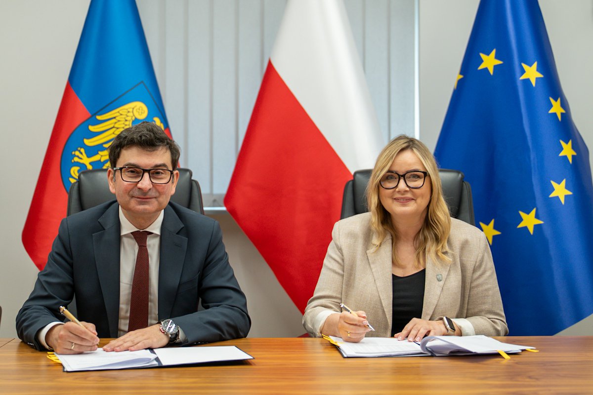 Prawie 12 mln zł z Rządowego Funduszu Rozwoju Dróg dla gliwickiego samorządu. Dzisiaj Wojewoda Śląski Marek Wójcik i Prezydentka Gliwic Katarzyna Kuczyńska-Budka podpisali umowę na dofinansowanie rozbudowy ulicy Architektów.