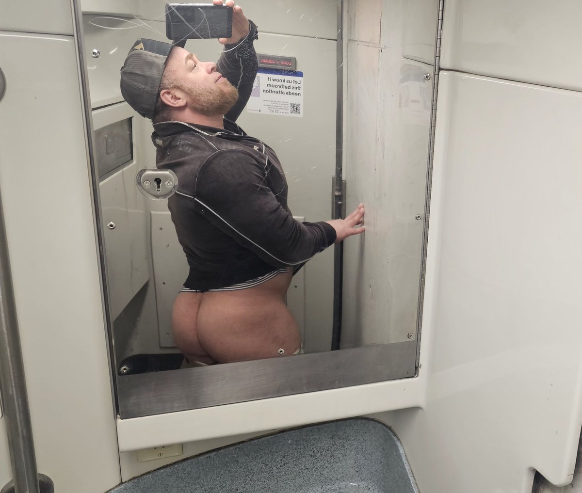Love taking bathroom selfies.😈