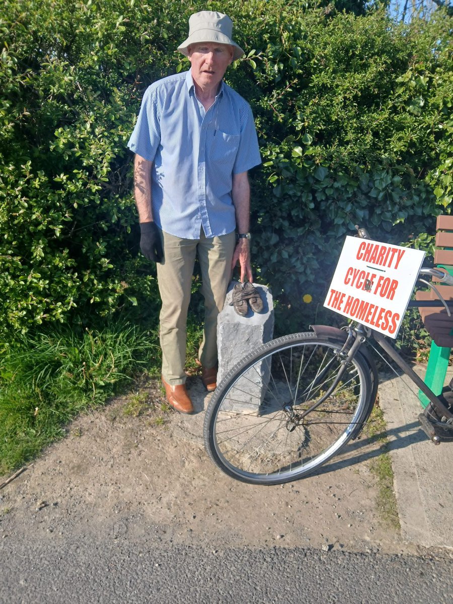 famineway's tweet image. Congratulations Gregory 👏
Gregory cycled the National Famine Way (165km) on his 1960 Vintage Raleigh Bike in aid of 'Help Our Homeless 🚲
Over 3 days Gregory cycled from Strokestown Park to EPIC The Irish Emigration Museum
idonate.ie/event/CharityC…