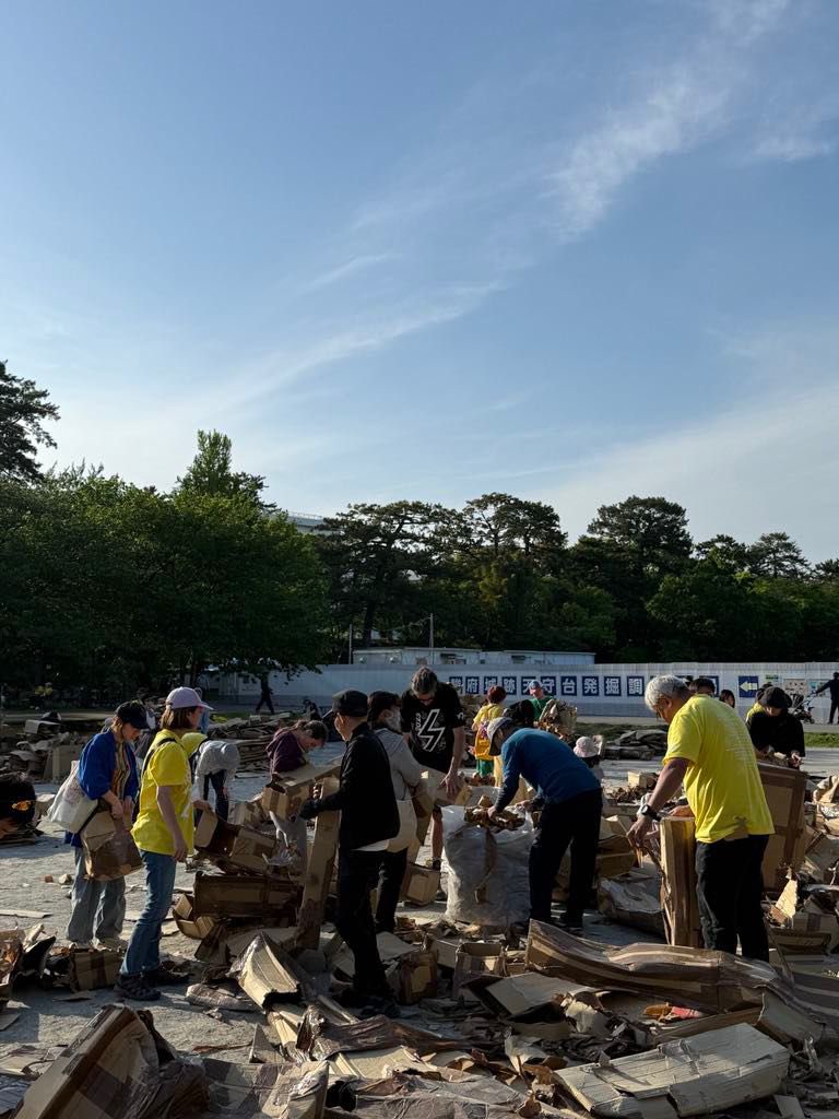 普通の女の子に戻ります📣

無事城壊しました！(動画が面白いんだけど公式から出たらまた後日)
百恵さまばりにメガホンを砂地に置いて駿府から帰って来ました。
ご協力本当にありがとうございました！
お片付けまでビューティフルピーポーだった。楽しかったね。
#ストレンジシード静岡2025