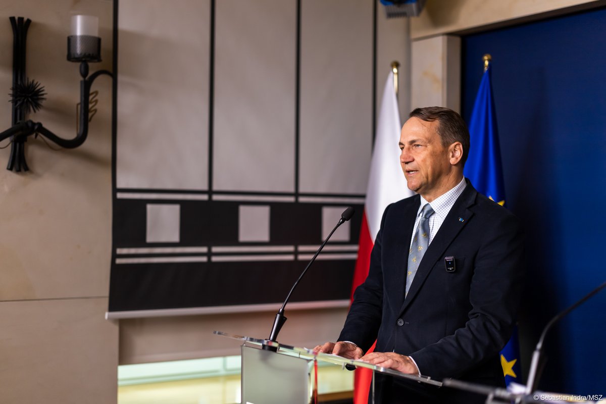 Ministerstwo Spraw Zagranicznych RP 🇵🇱 (@msz_rp) on Twitter photo 💬 Przez system eWybory można dopisać się jeszcze do 13 maja - apeluję ponownie aby nie zostawiać tego na ostatnią chwilę.
Celowość tego apelu potwierdza zdarzenie takie jak ostatnie wyłączenie prądu w Hiszpanii na szeroką skalę.
| Min. <a href="/sikorskiradek/">Radosław Sikorski 🇵🇱🇪🇺</a> na konferencji prasowej 💬 Przez system eWybory można dopisać się jeszcze do 13 maja - apeluję ponownie aby nie zostawiać tego na ostatnią chwilę.
Celowość tego apelu potwierdza zdarzenie takie jak ostatnie wyłączenie prądu w Hiszpanii na szeroką skalę.
| Min. <a href="/sikorskiradek/">Radosław Sikorski 🇵🇱🇪🇺</a> na konferencji prasowej