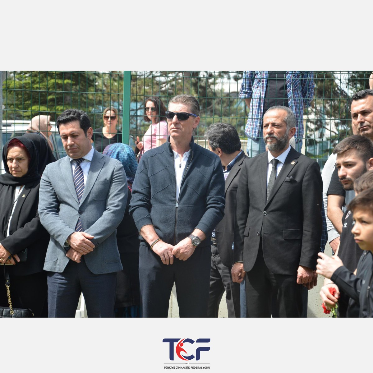 turkcimfed's tweet photo. Murat Canbaş Mezarı Başında Anıldı.

Genç yaşta aramızdan ayrılan Türk Cimnastiği’nin unutulmaz ismi Murat Canbaş vefatının 31. senesinde mezarı başında anıldı.

Anma törenine Merhum Murat Canbaş’ın Kıymetli Ailesi, Bolu Gençlik ve Spor İl Müdürümüz Sayın Emrullah Güler, Asbaşkanımız Cumhur Özçelik, Genel Sekreterimiz Gencer Özdemir, Bolu İl Temsilcimiz Mehmet Özdoğan ve sporcularımız katıldı.