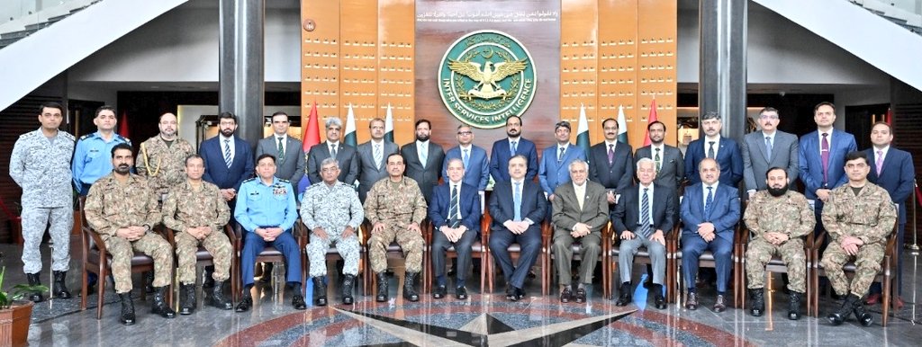 آئی ایس آئی ہیڈ کوارٹرز کا اہم دورہ ،موجودہ صورتحال پر تفصیلی بریفنگ