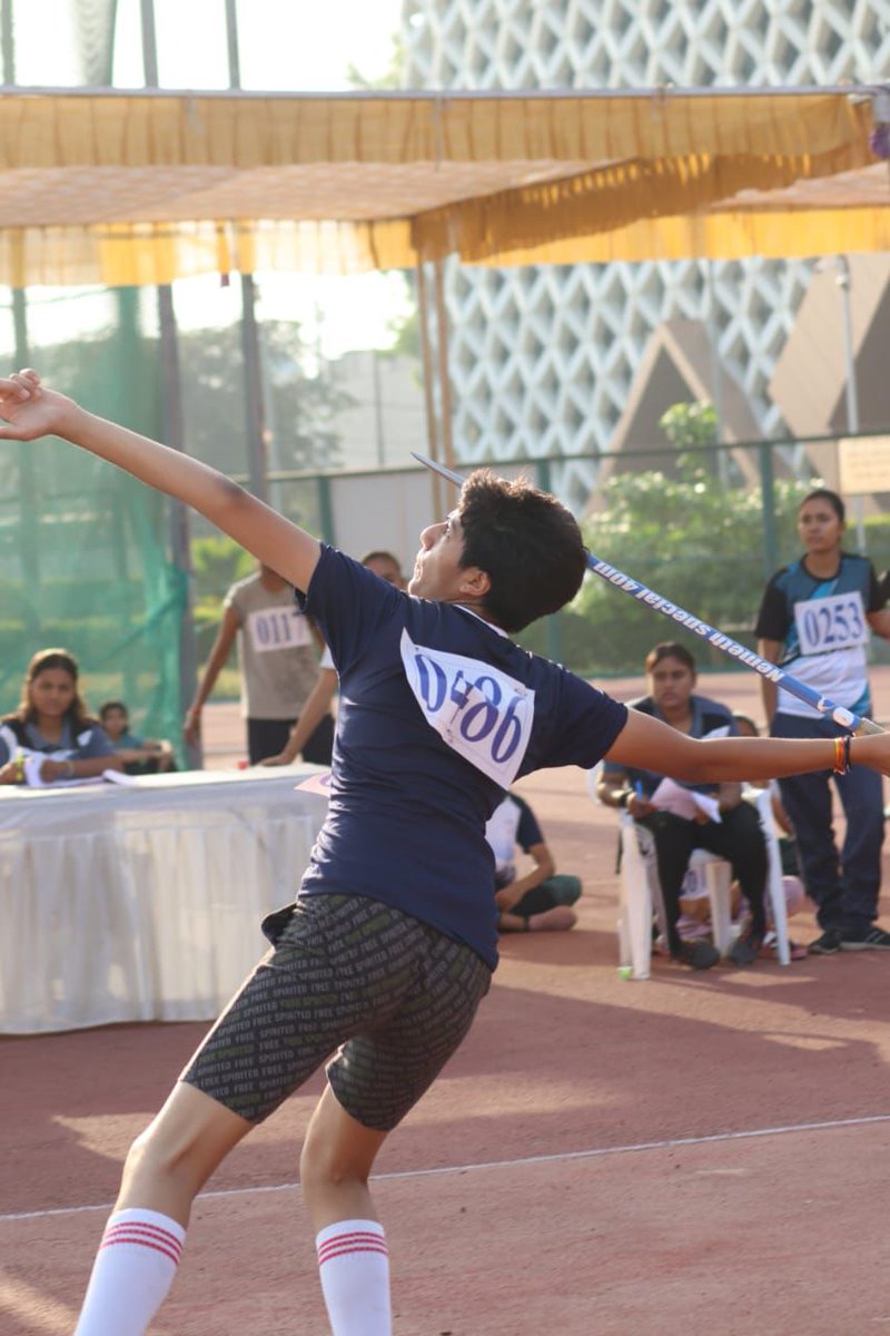 InfoGujarat's tweet image. 🏅રાજ્યકક્ષાની એથ્લેટિક્સ સ્પર્ધામાં દોડ, લાંબી કૂદ, ઊંચી કૂદ, ગોળા ફેંક, હેમર થ્રો જેવી રમતોનું આયોજન, વિજેતા ખેલાડીઓને મૅડલ, ટ્રેકસૂટ આપી સન્માન કરાયું...

#SportsTalent #TalentShowcase #SportsExcellence #KhelMahakumbh