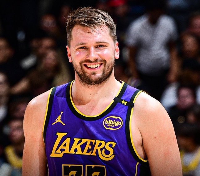 Hero_OfThe_Day's tweet image. Both Jayson Tatum and Shai Gilgeous Alexander lost last night. Both also have a higher usage rate in these playoffs than Luka Doncic. 

That is the stat that Kendrick Perkins, Barkley, Stephen A Smith etc. all have said that makes him too ‘heliocentric’. Only Luka Doncic is the…