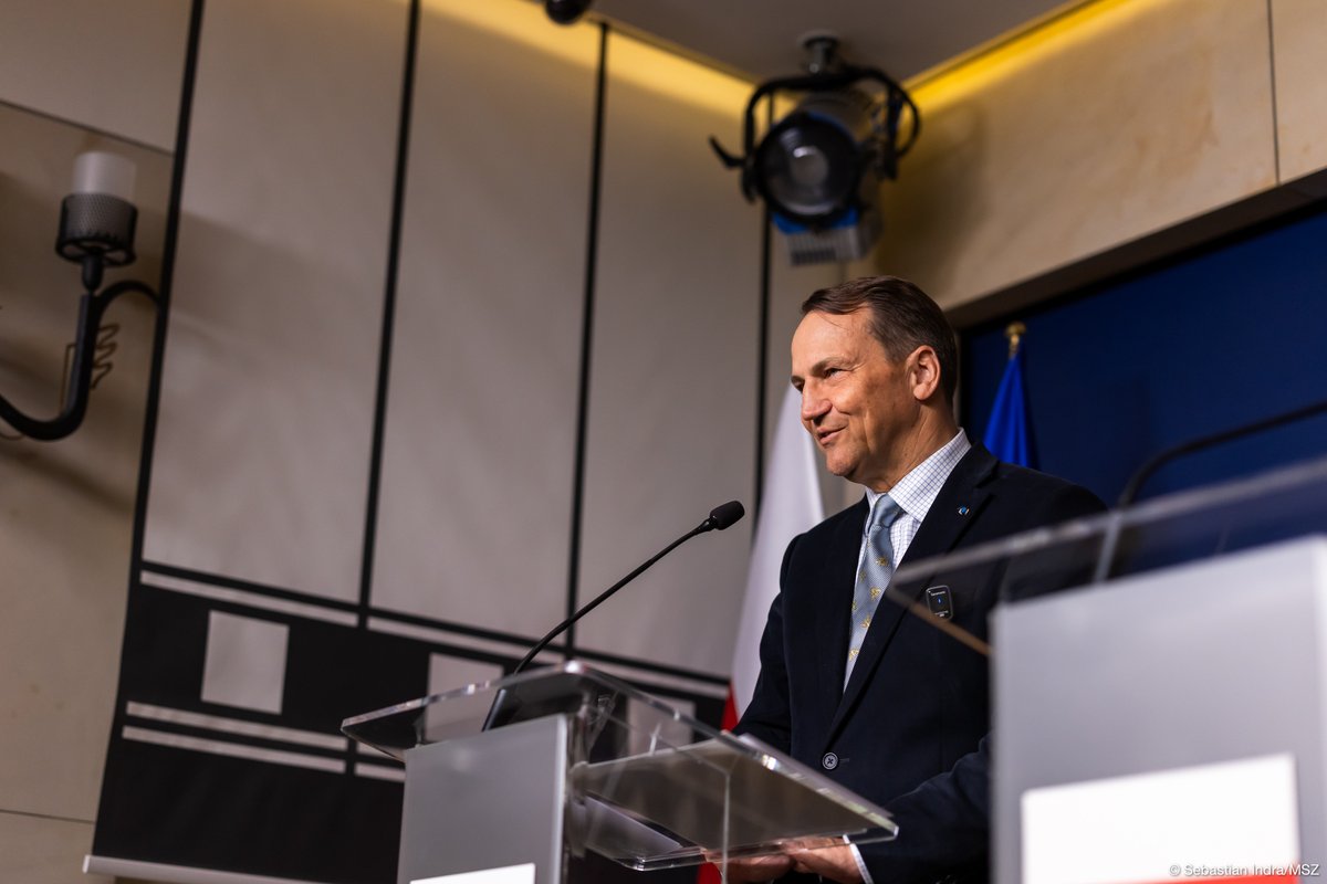 Ministerstwo Spraw Zagranicznych RP 🇵🇱 (@msz_rp) on Twitter photo 💬MSZ utworzył na wybory prezydenckie rekordową liczbę obwodów - 511. Wzrost dot. prawie wszystkich państw z dużą liczbą Polaków.
W 🇬🇧 – 108 obwodów, wobec 77 w 2023 r. W 🇳🇴 – 17, wobec 11 dwa lata temu. W 🇸🇪 – 10, a było 5.
|Min. <a href="/sikorskiradek/">Radosław Sikorski 🇵🇱🇪🇺</a> o obwodach głosowania za granicą 💬MSZ utworzył na wybory prezydenckie rekordową liczbę obwodów - 511. Wzrost dot. prawie wszystkich państw z dużą liczbą Polaków.
W 🇬🇧 – 108 obwodów, wobec 77 w 2023 r. W 🇳🇴 – 17, wobec 11 dwa lata temu. W 🇸🇪 – 10, a było 5.
|Min. <a href="/sikorskiradek/">Radosław Sikorski 🇵🇱🇪🇺</a> o obwodach głosowania za granicą