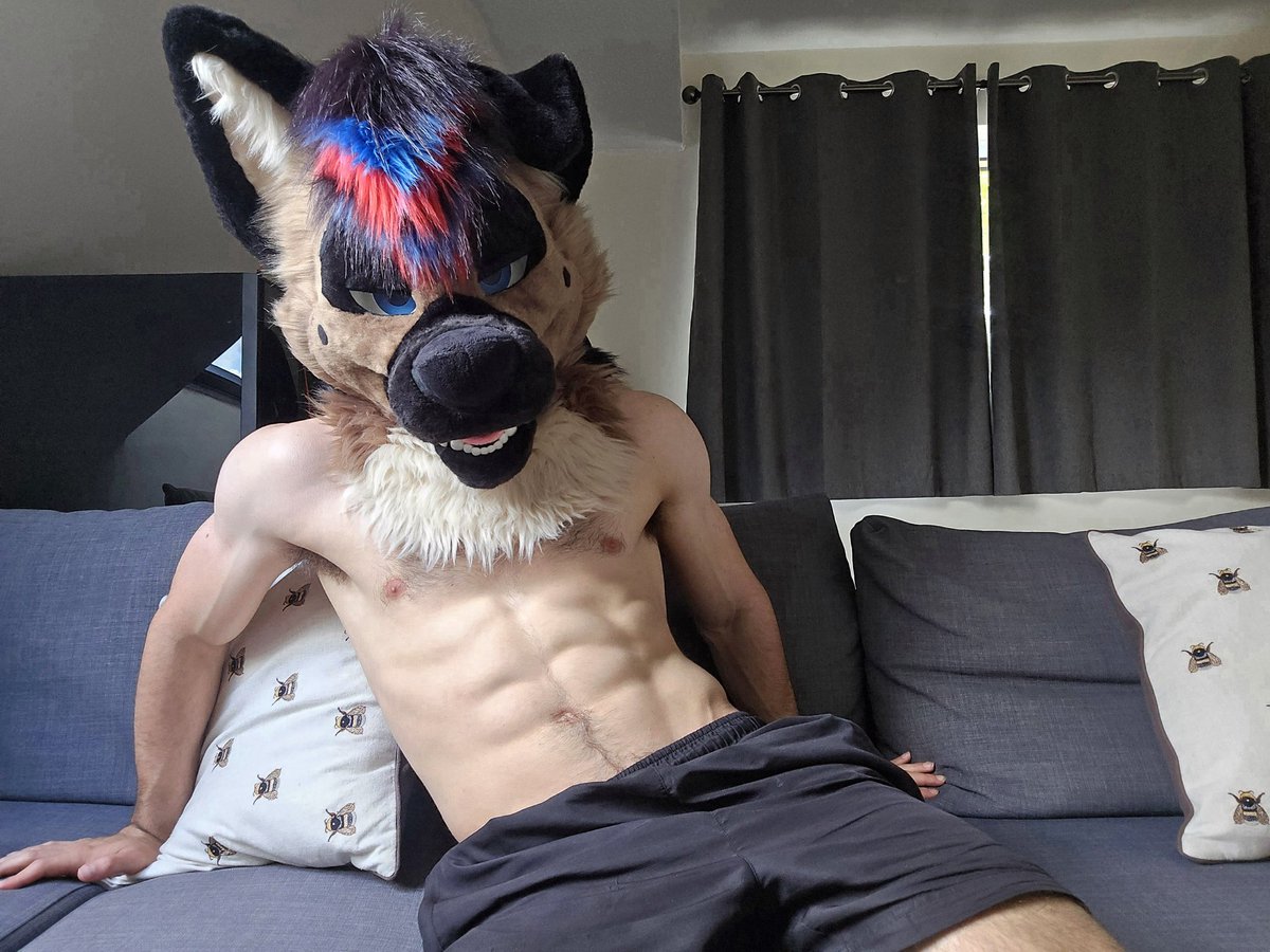 Happy #TummyTuesday... Now give tummy rubs 😤