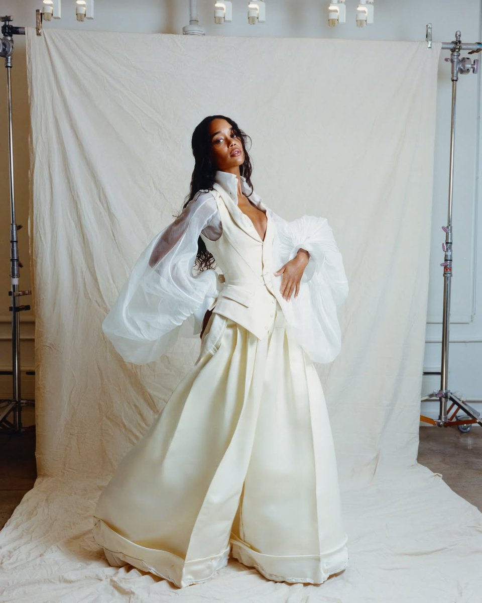 previewph's tweet image. From #JanelleMonáe’s cinematic suiting to #LauraHarrier’s crisp #Gap ensemble, these celebs and more took things up a notch at #TheMetGala2025. Read more: tinyurl.com/2pecdw6y

📸: @phiawilson via @gap, @christopherhorne via @janellemonae, @prada