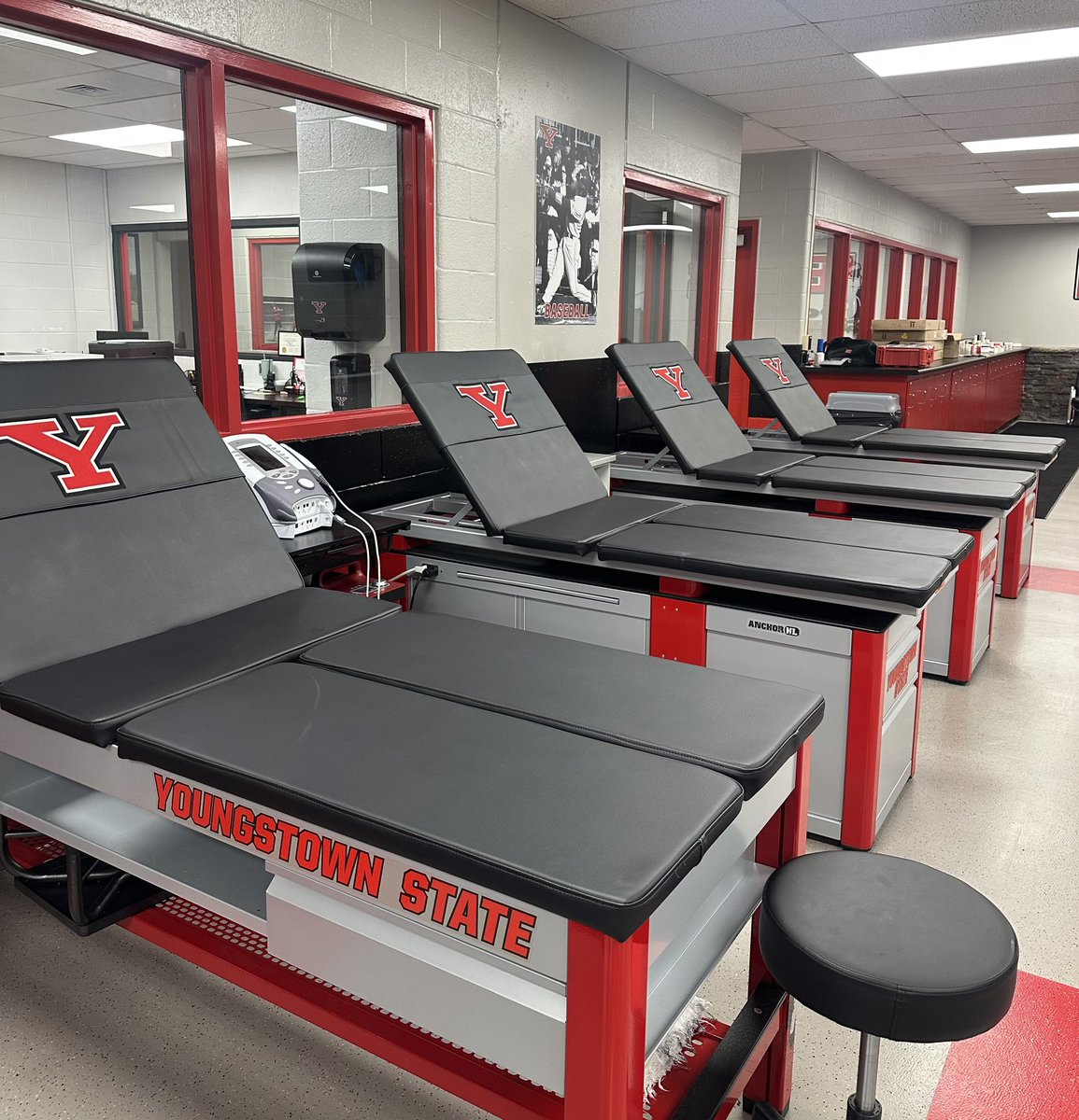TheArrowheadMed's tweet photo. New digs at Stambaugh Stadium for @PenguinSportMed @YoungstownState &amp; @YSUFootball - thank you to @JessieRogge for being the best and trusting us to get the job done! Thank you to @Impact_Athletic for kicking butt as always! https://t.co/5ohnCODOJr