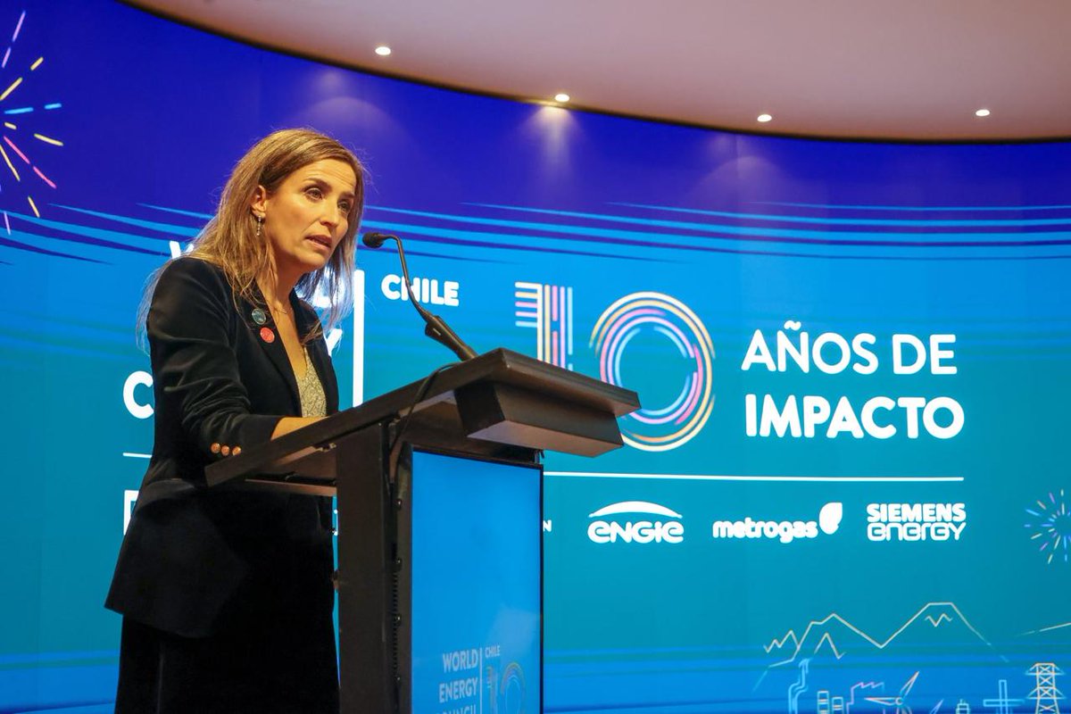 CPC (@cpcchile) on Twitter photo Felicitaciones al World Energy Council <a href="/WEC_Chile/">World Energy Council (WEC) Chile</a> en sus 10 años impulsando el futuro energético. Este aniversario fue la oportunidad para reconocer la importante labor realizada por los ministros de Energía que ha tenido nuestro país. Merecido reconocimiento a <a href="/susanajimenezs/">Susana Jiménez Schuster</a> Felicitaciones al World Energy Council <a href="/WEC_Chile/">World Energy Council (WEC) Chile</a> en sus 10 años impulsando el futuro energético. Este aniversario fue la oportunidad para reconocer la importante labor realizada por los ministros de Energía que ha tenido nuestro país. Merecido reconocimiento a <a href="/susanajimenezs/">Susana Jiménez Schuster</a>